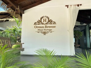 Front of property - Hotel Ocean Breeze (Ciudad Cortés)