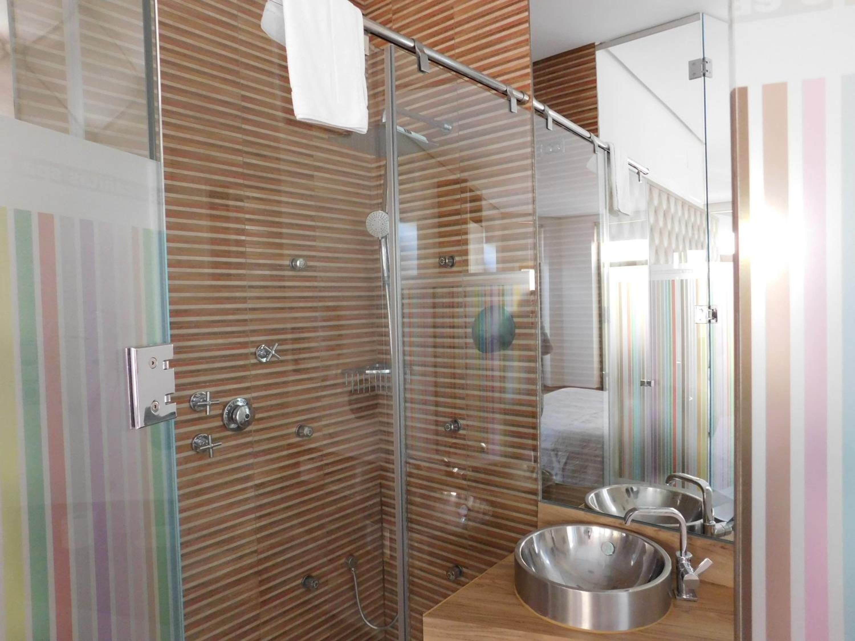 Dusche, kostenlose Toilettenartikel, Haartrockner, Bademäntel