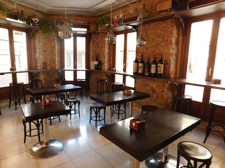 Desayuno continental diario (EUR 19 por persona)