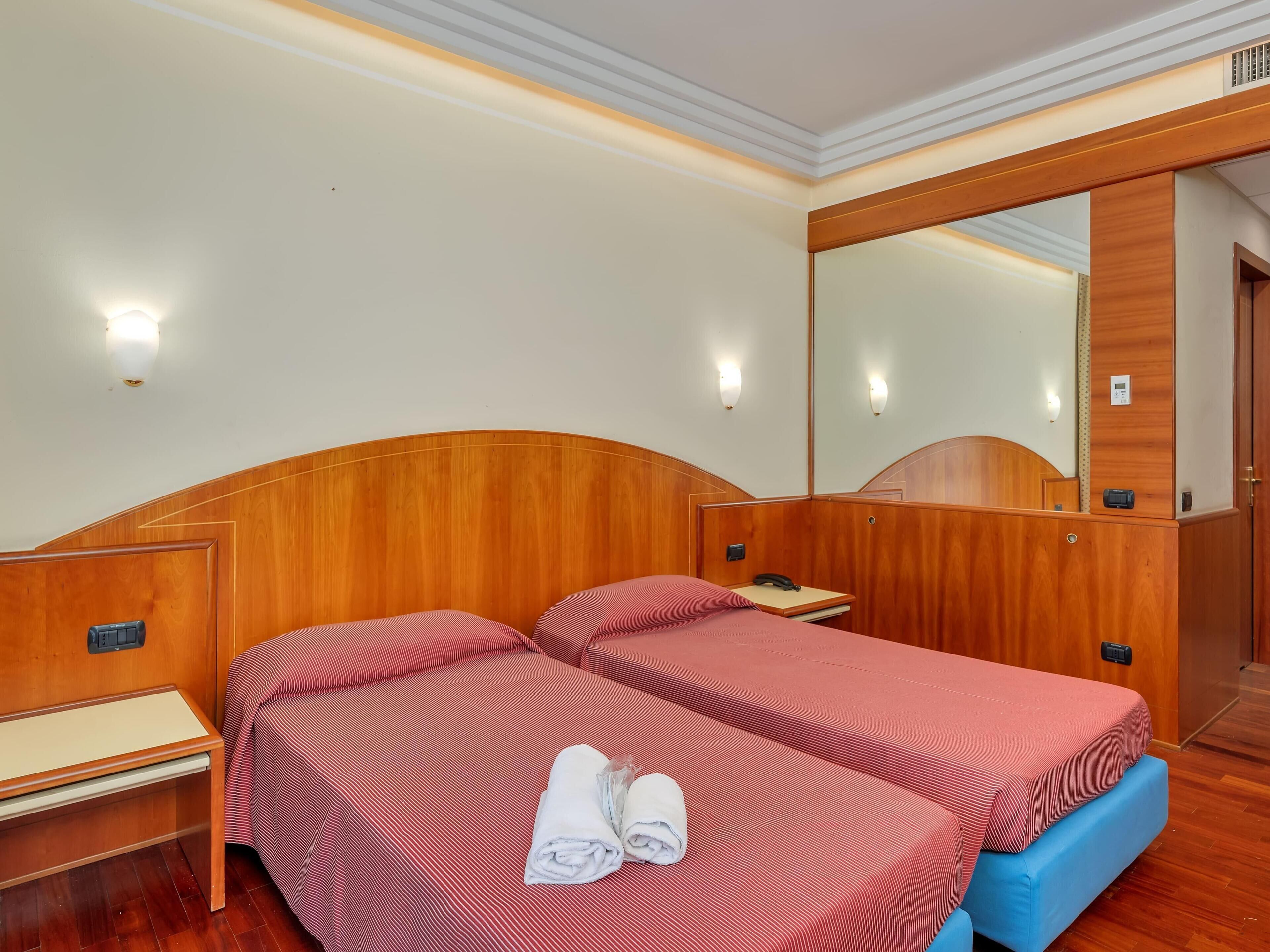 Double Room | Frette Italian sheets, hypo-allergenic bedding, pillowtop beds, minibar