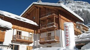 A wooden chalet with balconies, surrounded by snow, labeled 'Nordend'. - Nordend (Gressoney-la-Trinite)