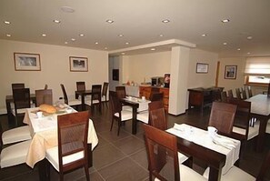 Desayuno bufé gratuito y diario
