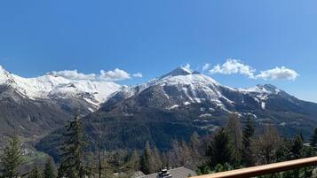 Habitación triple Confort, balcón | Decoración personalizada, muebles diferentes y insonorización