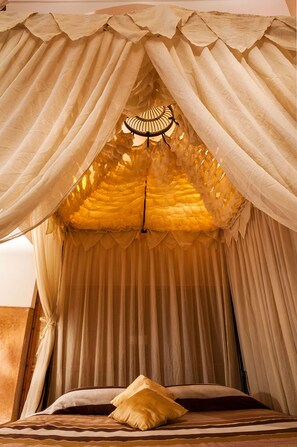 Honeymoon Double Room | Premium bedding, Select Comfort beds, in-room safe - La Maison Nomade (Marrakech)