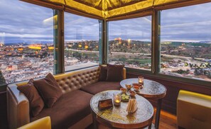 2 barer/lounger og cocktailbar