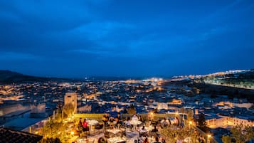2 restaurants, breakfast, lunch, dinner served; Mediterranean cuisine