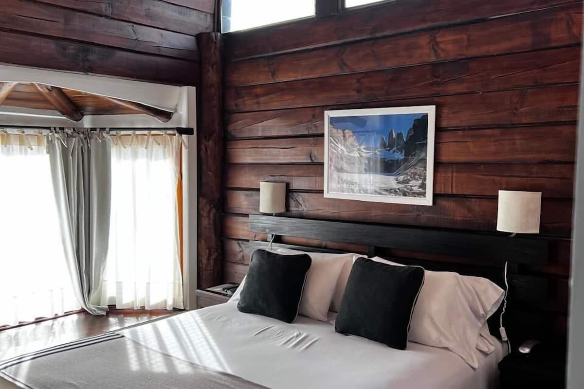 single room | 1 bedroom, pillow-top beds, in-room safe, desk