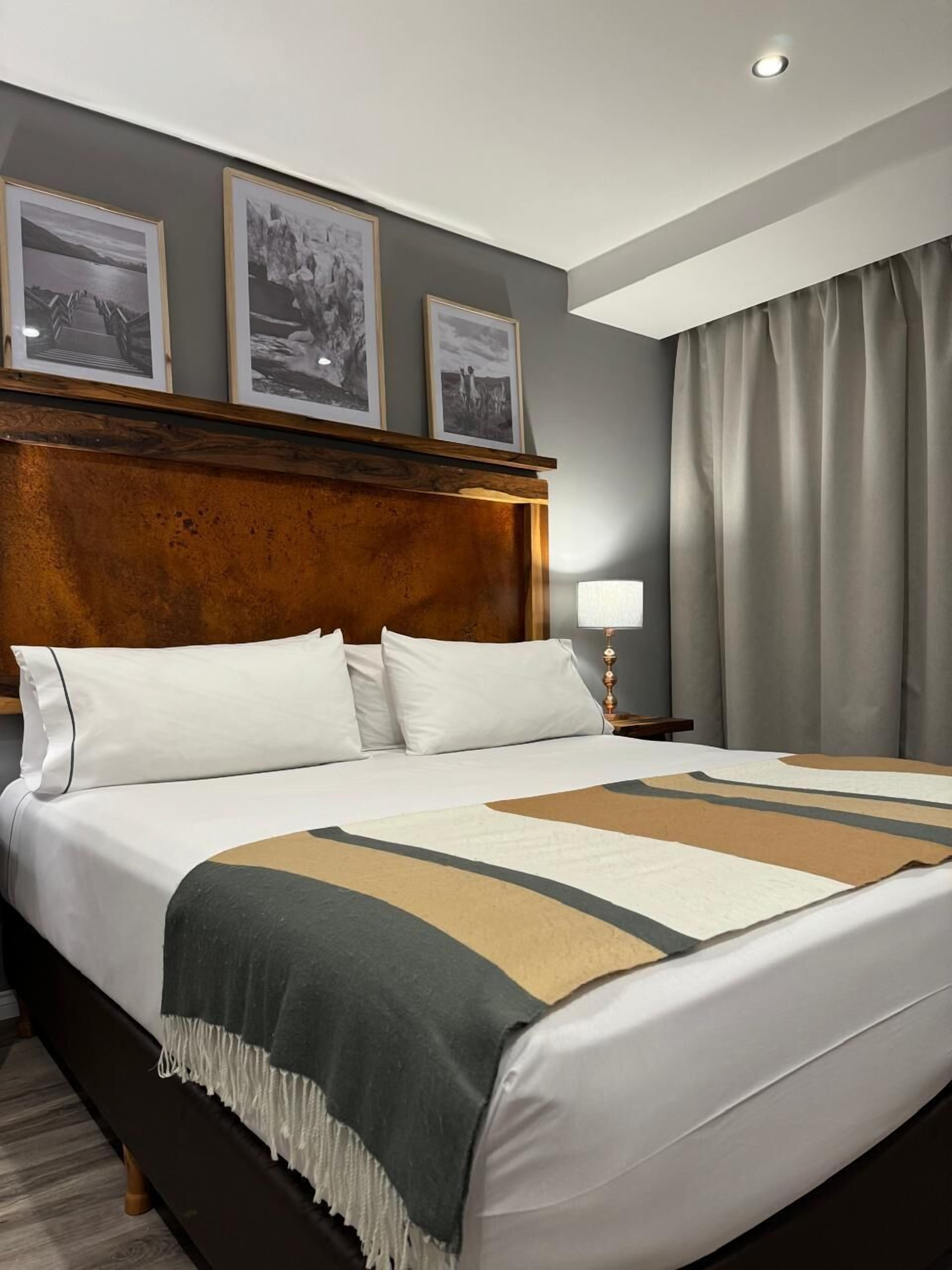 superior double room | 1 bedroom, pillow-top beds, in-room safe, desk