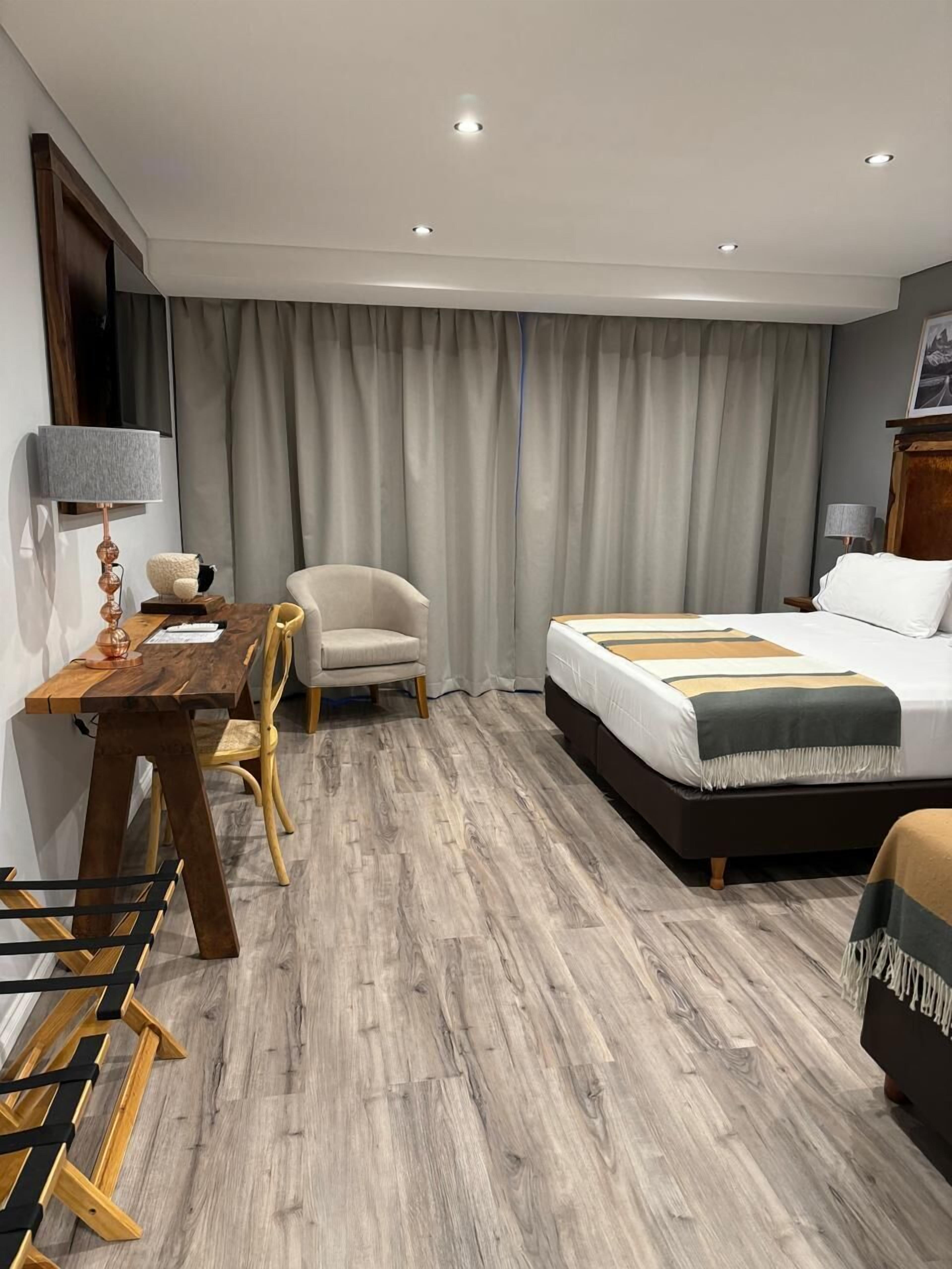 superior triple room | 1 bedroom, pillow-top beds, in-room safe, desk