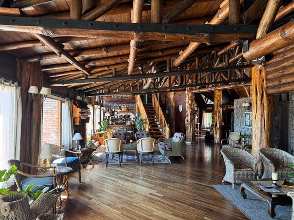 ทีวีจอแอลอีดี 23 นิ้ว พร้อมช่องเคเบิล, ทีวี