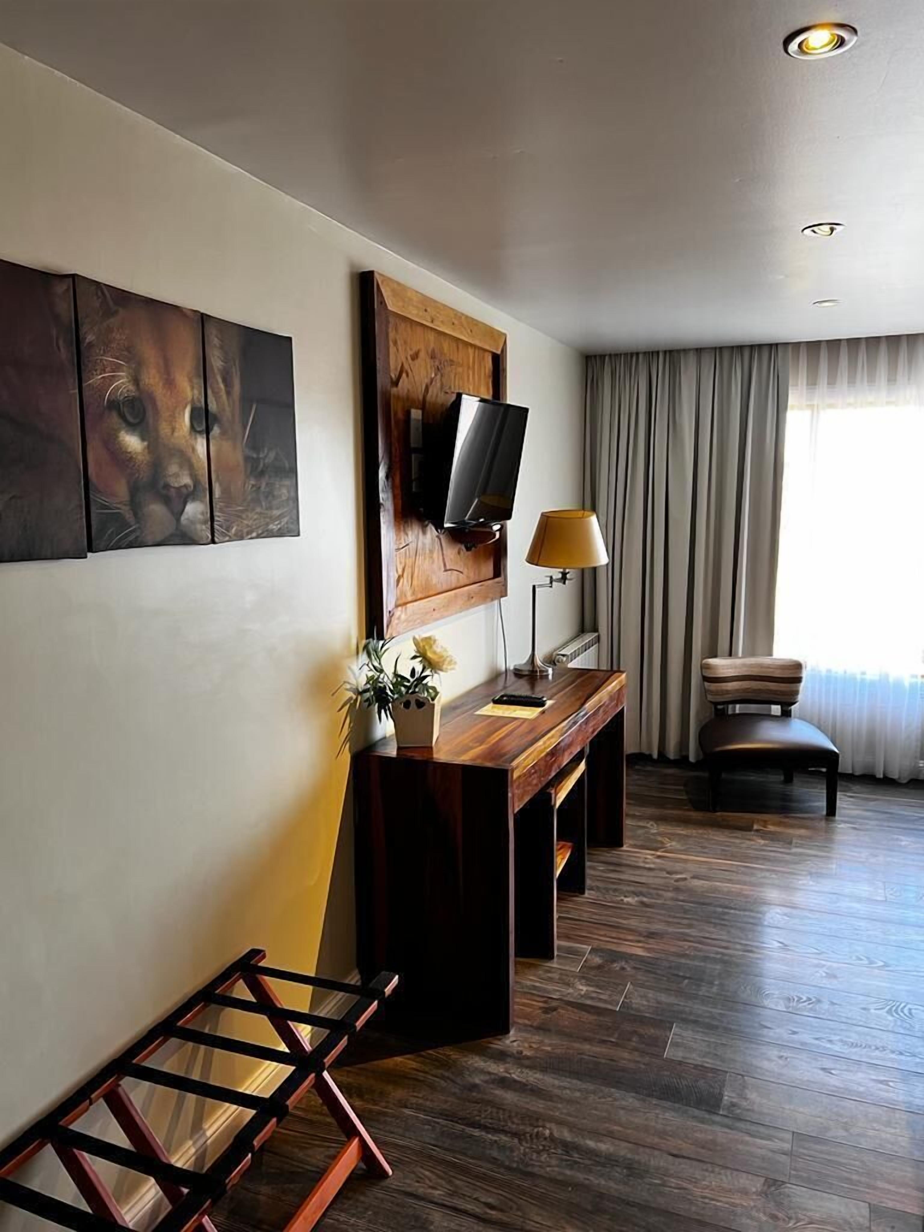 triple room | 1 bedroom, pillow-top beds, in-room safe, desk
