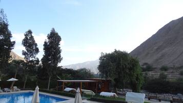 Minibar, desk, free WiFi, bed sheets