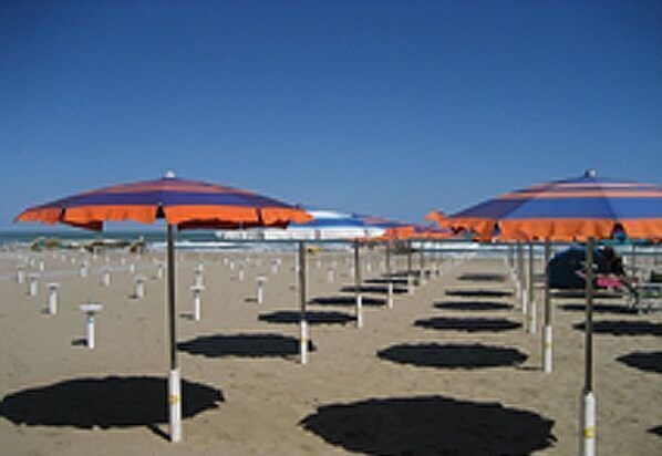 Privéstrand vlakbij, gratis strandhuisjes, ligstoelen, parasols