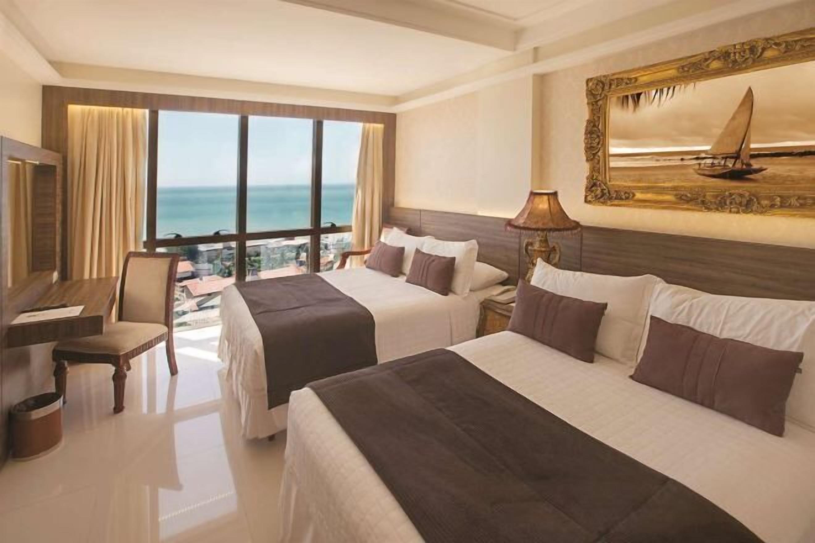 Minibar y caja de seguridad en la habitación 