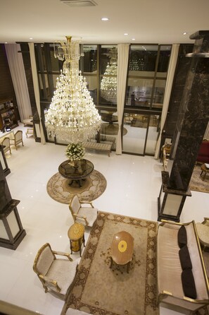 Coin salon dans le hall