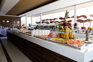 Breakfast, lunch and dinner served - Majestic Ponta Negra Beach (Natal)