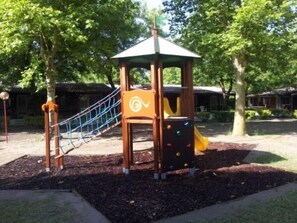 Children’s play area – outdoor