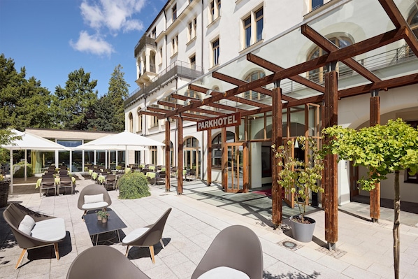 2 restaurants, breakfast, lunch, dinner served; German cuisine