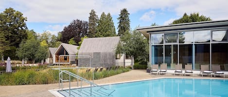 Sauna, hot tub, steam room, hot springs/mineral springs, body treatments