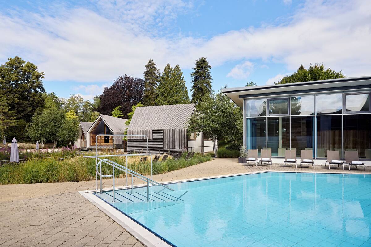 5 indoor pools, 2 outdoor pools, pool umbrellas, pool loungers