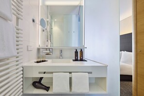 Hochwertige Bettwaren, Daunenbettdecken, Zimmersafe