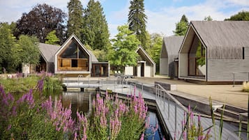 三溫暖烤箱、浴缸、蒸氣室、溫泉/自然礦物泉、美體療程、芳療