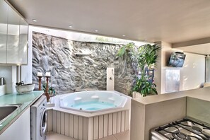 Luxury House | Private spa tub - Clifton Bungalow (Cape Town)