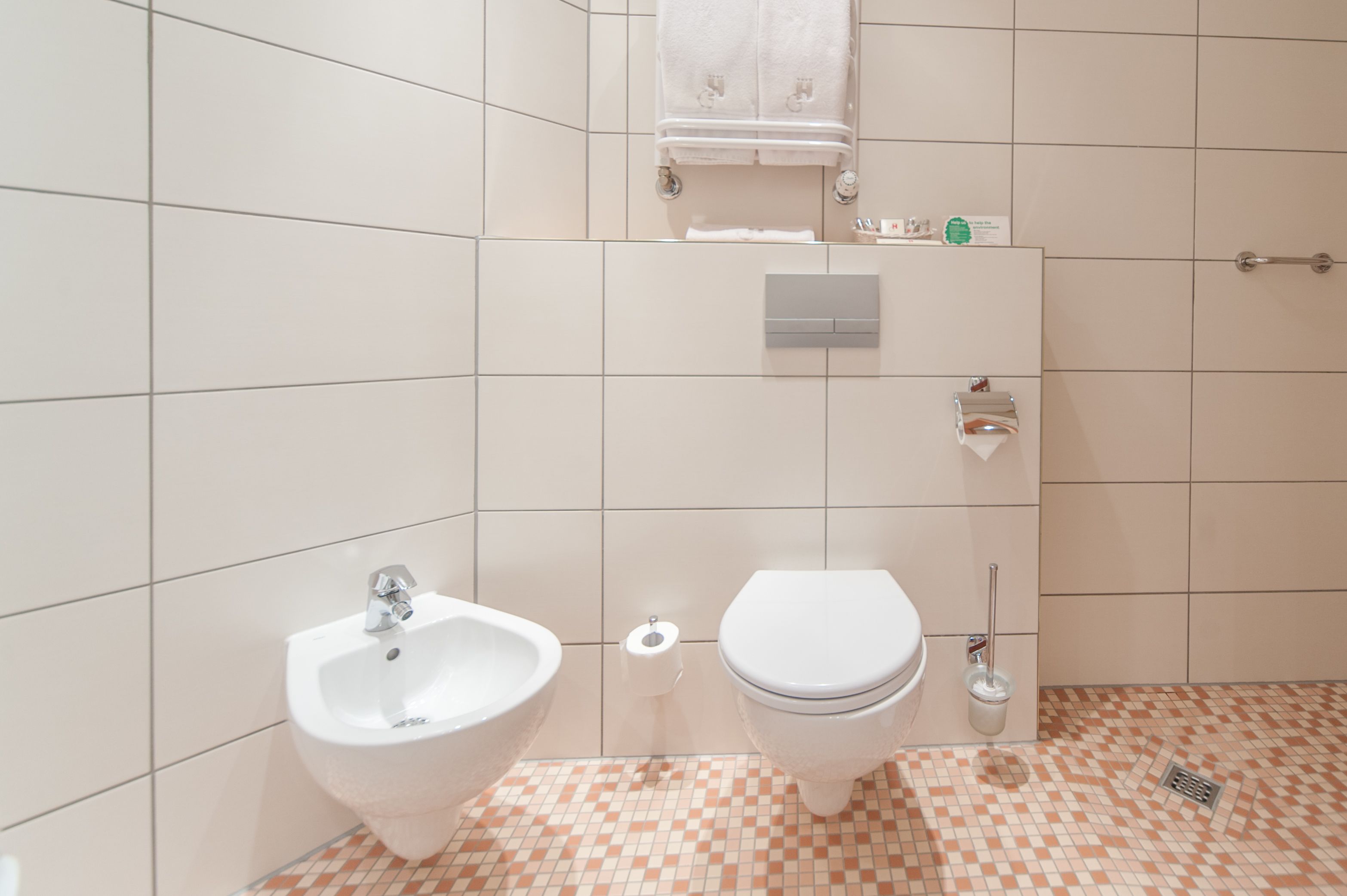 junior suite | bathroom | free toiletries, bathrobes, slippers, bidet