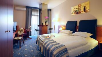 Premium bedding, in-room safe, individually decorated