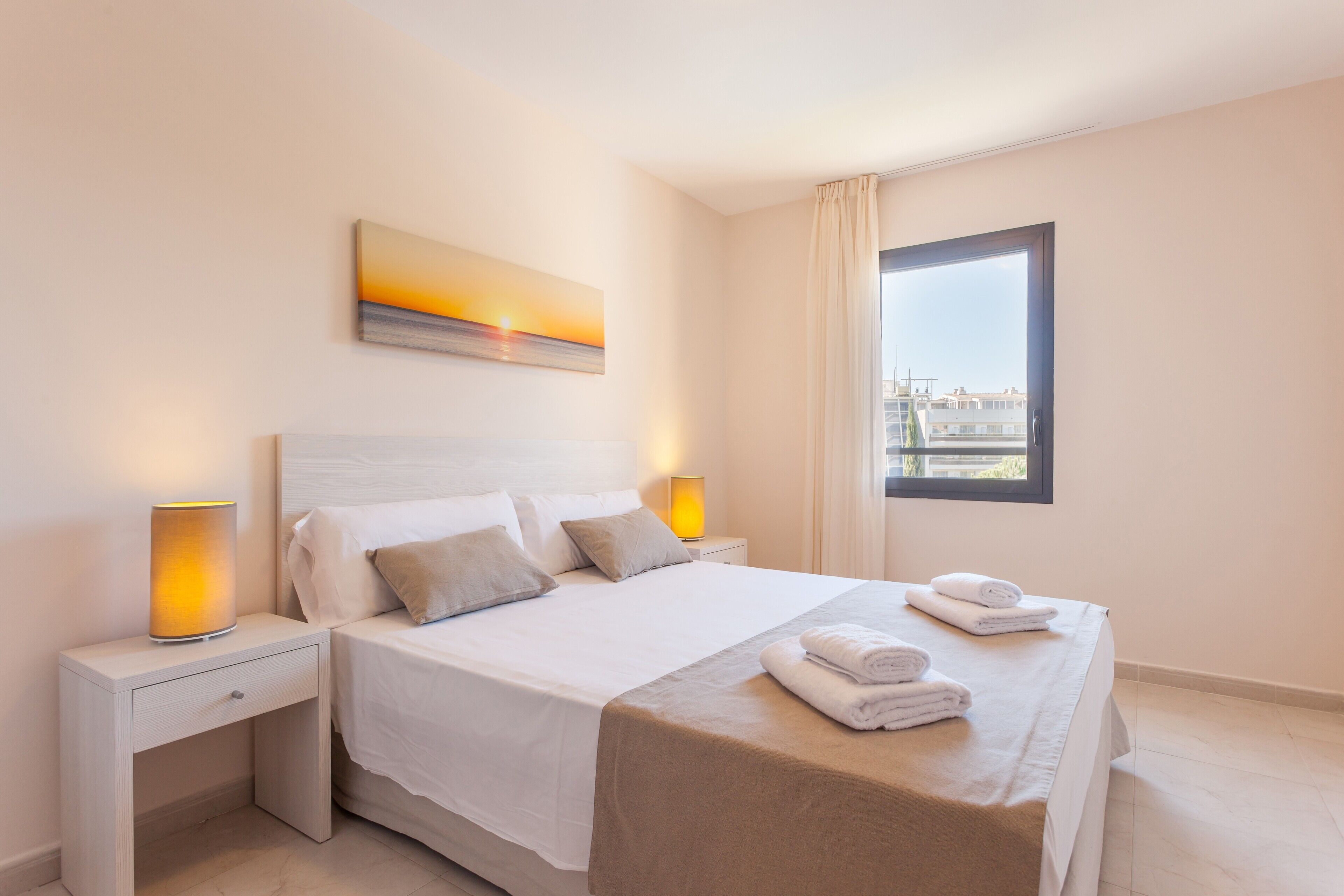 2 bedrooms, individually furnished, cribs/infant beds, free WiFi