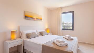 2 bedrooms, individually furnished, cribs/infant beds, free WiFi