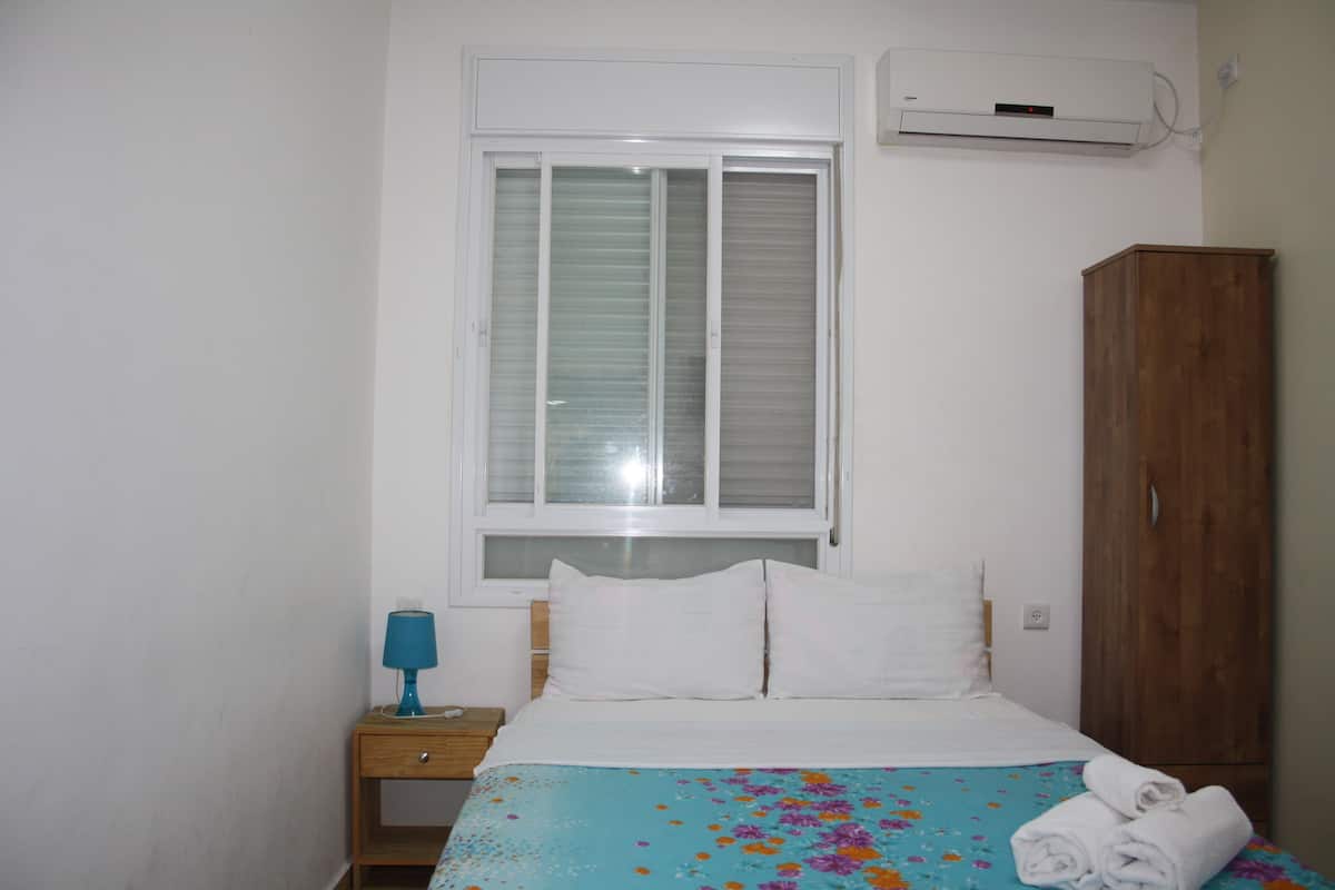 1 slaapkamer, een minibar, een strijkplank/strijkijzer, gratis wifi