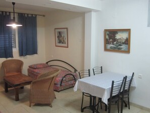 Minibar, strykjärn/strykbräda, gratis wi-fi och sängkläder