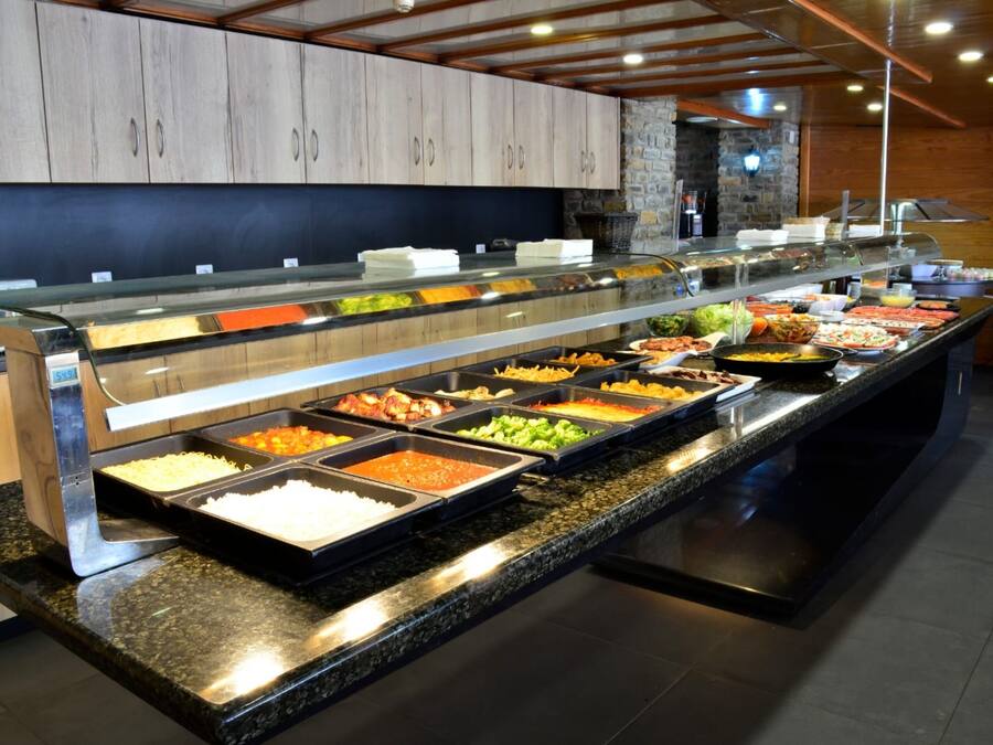 Café da manhã com buffet todos os dias (EUR 12 por pessoa)