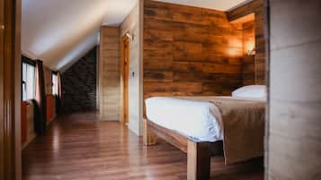 Quadruple Room | Desk, laptop workspace, free WiFi, wheelchair access