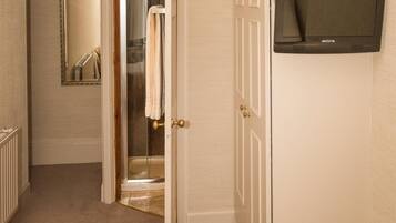 Twin Room, 2 Twin Beds, Ensuite | In-room safe, iron/ironing board, free WiFi, bed sheets