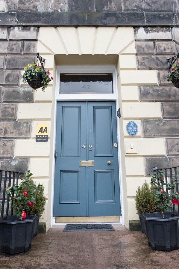 Property entrance - Sherwood Guest House (Edinburgh)
