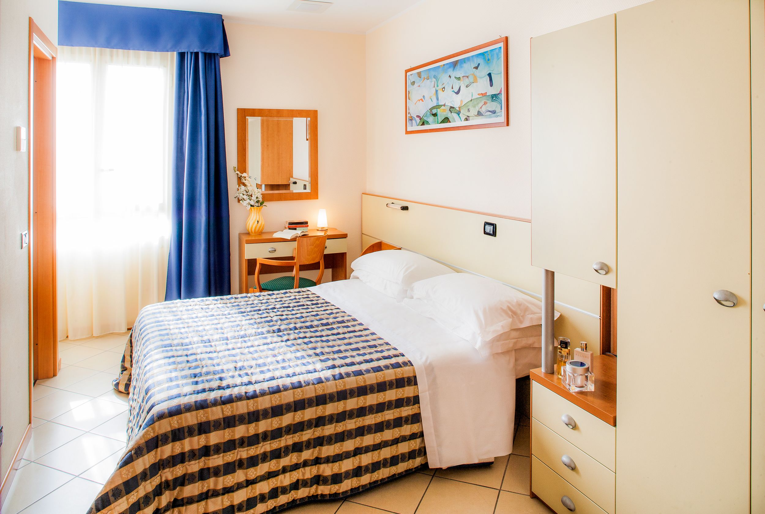 Schreibtisch, kostenloses WLAN