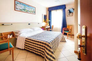 Family Room | Desk, soundproofing, free WiFi - Hotel Candido (Diano Marina)