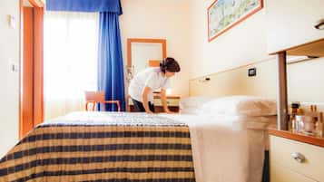 Doppia Economy, vista cortile | Una scrivania, Wi-Fi gratuito