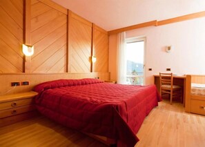 In-room safe, soundproofing, free WiFi