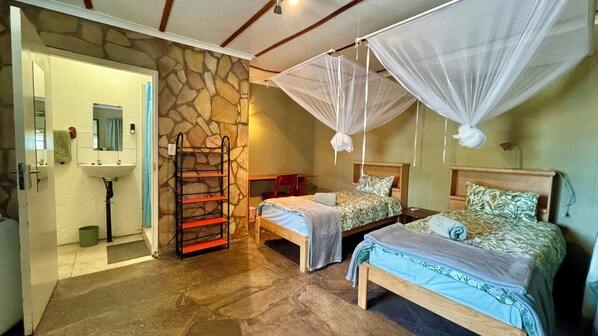Comfort Twin Room | Bathroom | Shower, free toiletries, towels, soap - Tsumkwe Country Lodge (Tsumkwe)