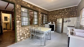 Comfort Twin Room | Private kitchen