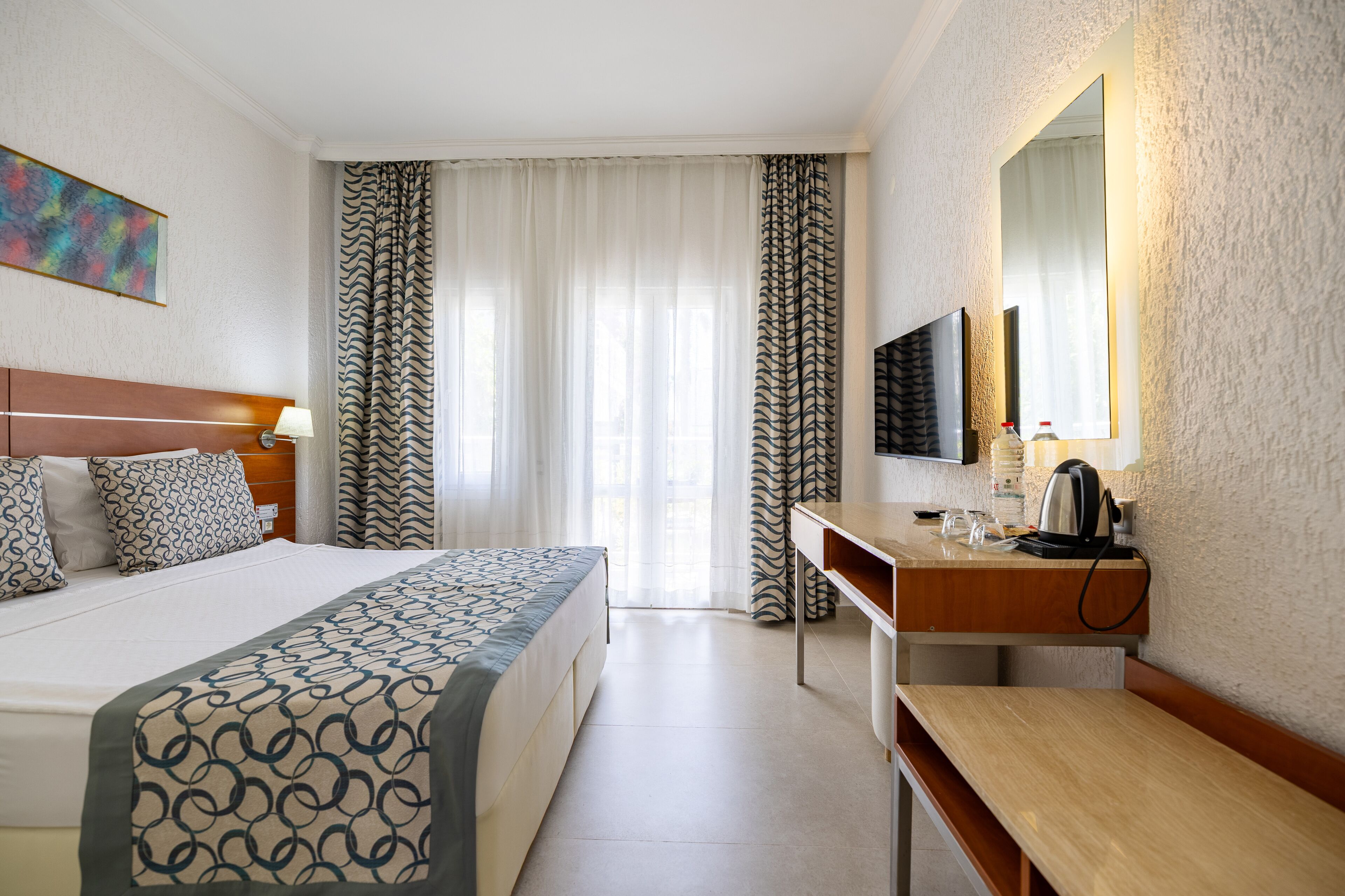 Premium bedding, minibar, bed sheets