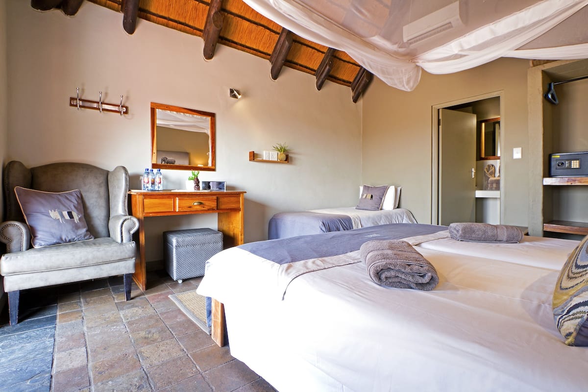 Standard Triple Room | In-room safe, bed sheets