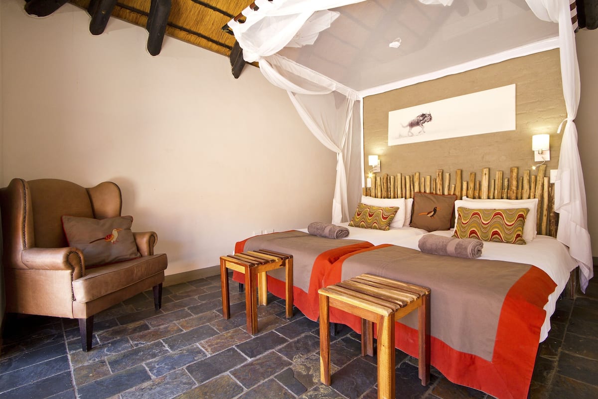 Standard Twin Room | In-room safe, bed sheets