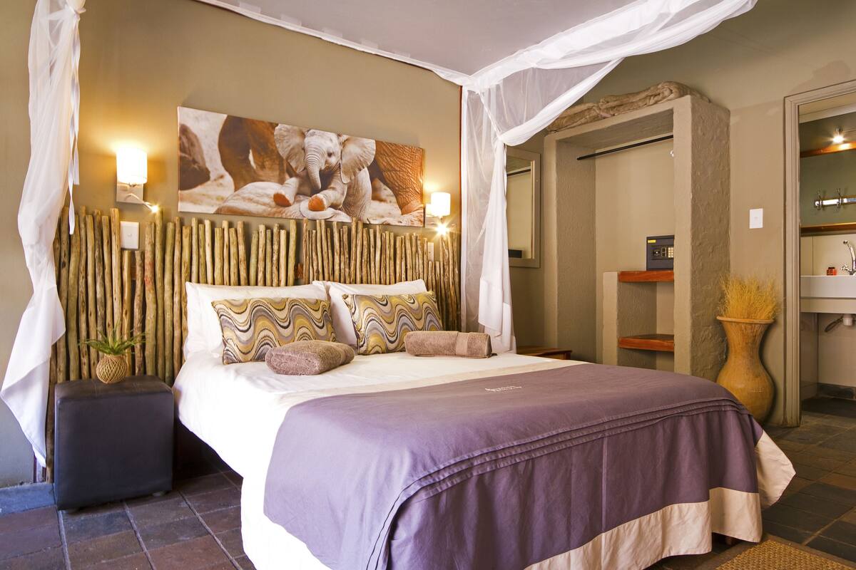 Chambre Double Standard | Coffres-forts dans les chambres, draps fournis