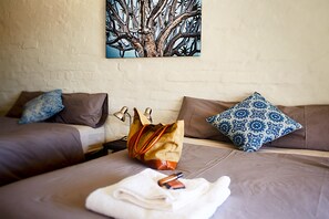 Single /Double / Twin Room | 1 bedroom, desk, laptop workspace, bed sheets - Solitaire Lodge (Solitaire)