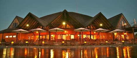 Fachada del alojamiento - Noche