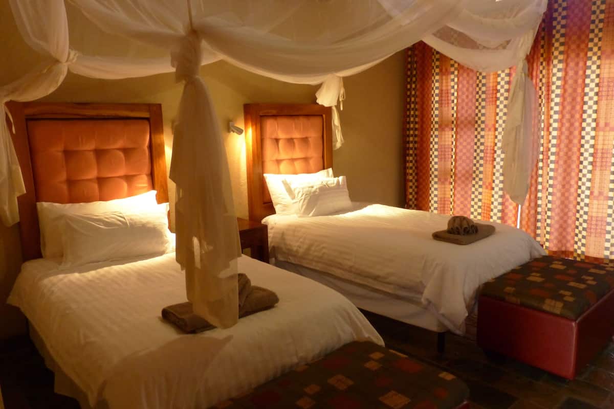 Luxury twin | 1 bedroom, desk, free WiFi, bed sheets